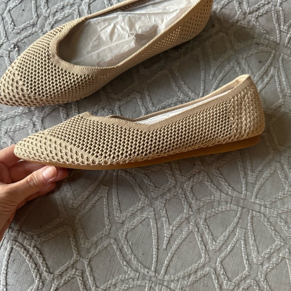 Frank Mully pointed toe flats. New, never worn. Sz 9.5 - Picture 2 of 3